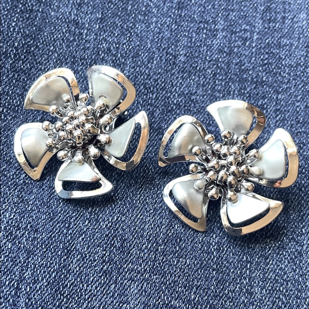 Vintage Silver Floral clip on Earrings